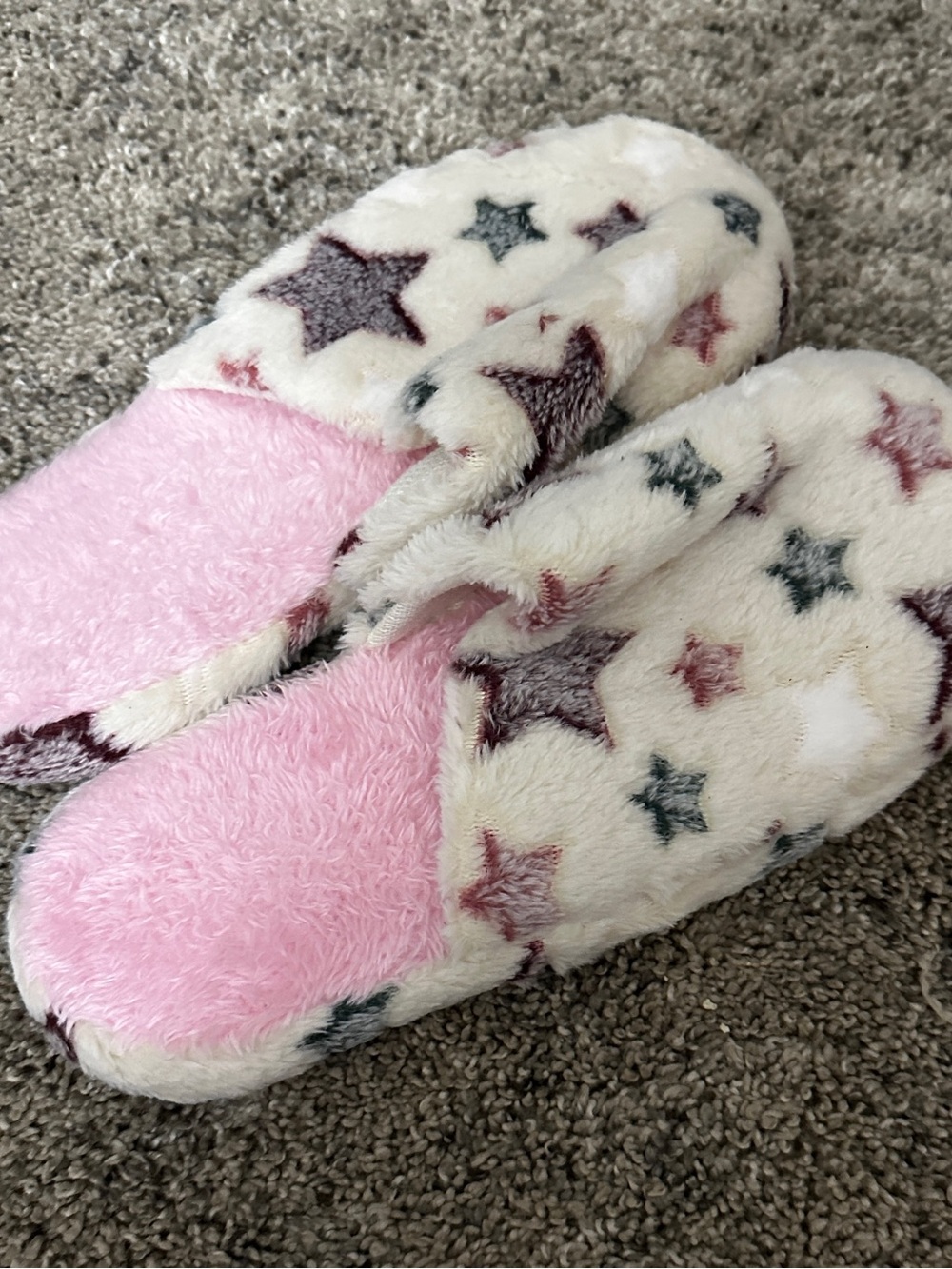 Cozy Star Print Fuzzy Slippers in Pink and Cream